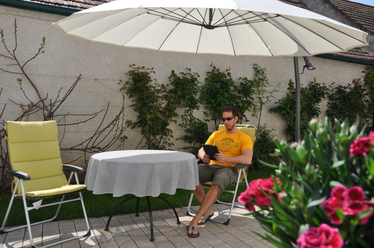 Gästezimmer Resi Illmitz Exterior foto